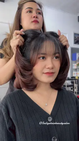 Bob oval layer 😍 #sallyahairbeautysalon #salonjogja #salonjogjahits #salonbantul #salonbantulhitz #haircut #fyp 
