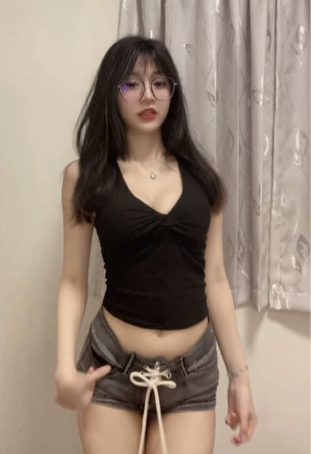 🤷🏻‍♀️ #foryou #fypシ゚ #moots? #🇲🇲 #dance #trending #fypシ゚viral #4upageシ #viewers #likes #foryoupageofficiall #viewsproblem😭 #fyppppppppppppppppppppppp  
