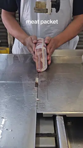 meat packet cut into cubes#meat #meatcutting #butchers #cuttingskills #fyp 