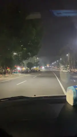 suka banget liat al-qur'an besar muter di alun-alun kajen ✨🤍 #kajen #kajenpekalongan #alunalunkajenpekalongan #pekalongan #infopekalongan #nightride #suasanamalam #galaubrutal #jalanan #malamhari #fypシ゚viral 