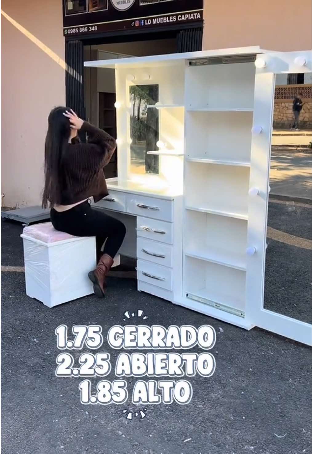 El tocador corredizo perfecto y completo que todas las chicas queremos 😍😍😍 La iluminación de este tocador te va enamorar 😍😍😍 #vanity #vanitymirror #vanitymakeup #vanityroom #tocadoresdemaquillaje #tocador #espejo #makeup 