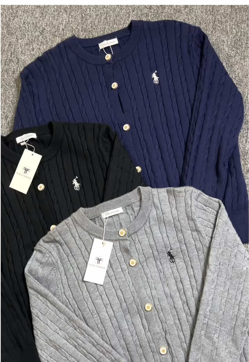 Premium BKK, bahan lembut dan tidak nerawangg. Adem bgttt astaga, mending pd beli dehh guys keluar budget segini tp barangnya beneran cantikk😍🫶🏻 #fyp #foryou #cardigan #polo #cardiganpolo #bkk #rajutpremium 