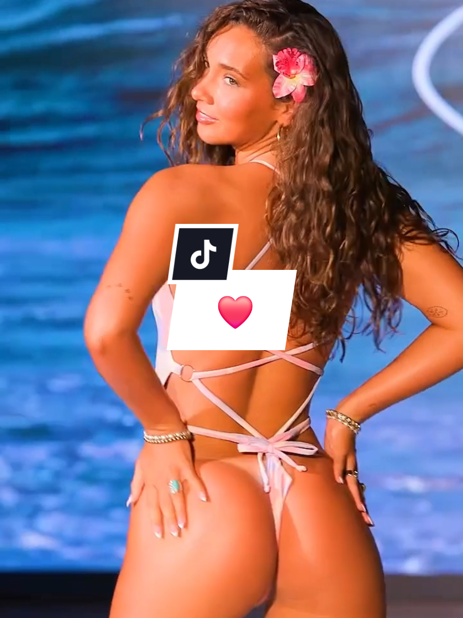 noro✨️ #curly #Summer #fashion #foryoupage❤️❤️ #vibe #milano #pink #fashiontiktok #catwalk #fyp 