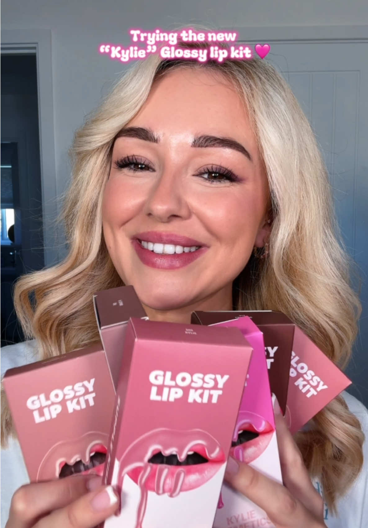 Trying the new @Kylie Cosmetics “Kylie” glossy lip kit 🩷 . . #trendingmakeup #newmakeup #newmakeupproducts #kyliecosmetics #kylielipkit #lipcombo #grwm