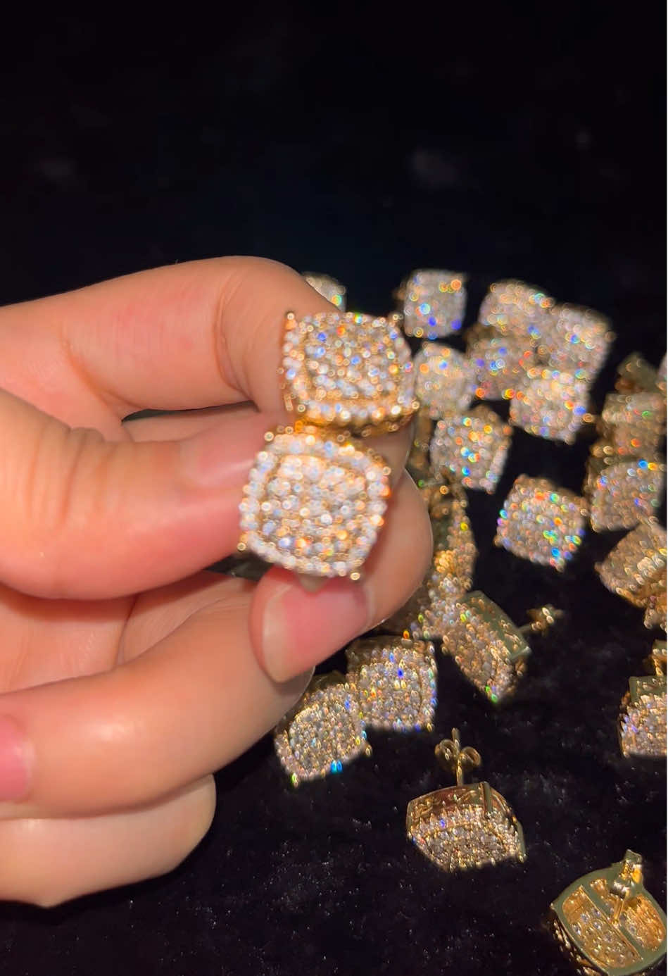 Buy at a discount#fyp #goldearrings #jewelry #hiphopjewelry #dealsforyoudays #earrings #Moissanite