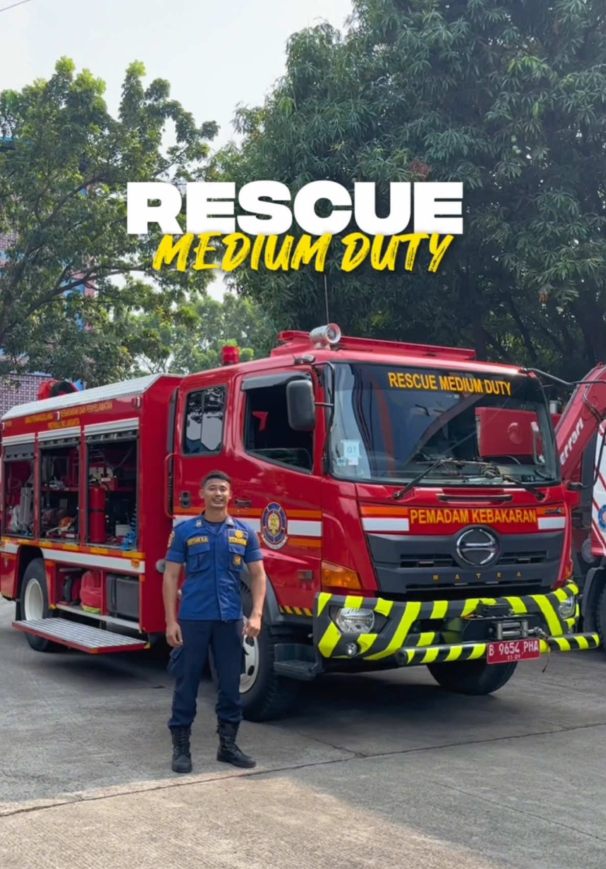 Udh cocok jadi reviewer otomotif belum? Kira kira unit apa lagi yg mau di review ?? Coba komen di bawah ya . . . #pemadamkebakaran #pemadam #damkar #damkarindonesia #firefighter 