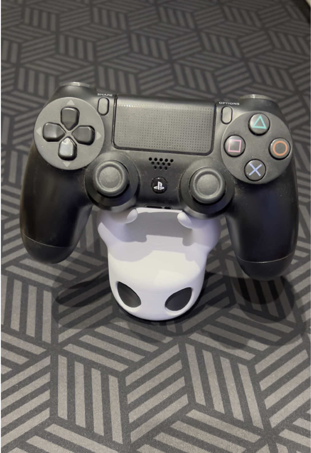 Suporte para controle Hollow Knight 🎮. #impressao3d #hollowknight #filamento #suporte #controleplaystation #3dprinting 