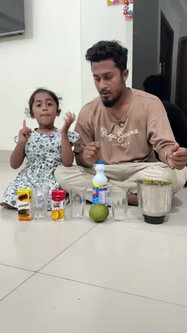 স'ন্তান কে আদর করে কি কিনে দিচ্ছেন!