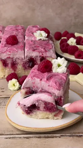White Chocolate Raspberry Cake 🩷✨🤍 This perfect white chocolate raspberry cake is an extra delicate and soft white cake flavored with lots of vanilla, soaked with sweet vanilla milk, filled with raspberry jam and frosted with silky white chocolate raspberry cream cheese frosting 🩷 The most perfect raspberry cake! 🩷  #raspberry #whitechocolate #whitechocolateraspberry #cake