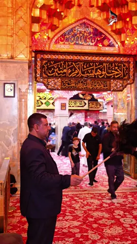 في رحاب الحسين… كلُّ خدمةٍ عبادة، وكلُّ خطوةٍ قربى، هنا رجالٌ اختارهم الله لمسح الغبار… عن أطهرِ أرضٍ في الوجود. #العتبة_الحسينية_المقدسة #قناة_كربلاء  #الخدم #محرم