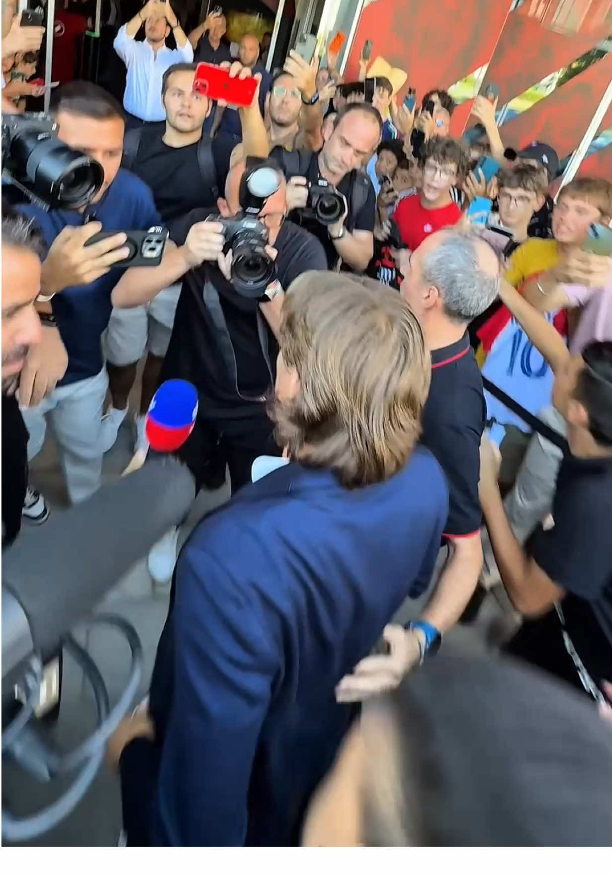 #Modric a Casa Milan ❤️🖤 #acmilan #tiktokfootball 