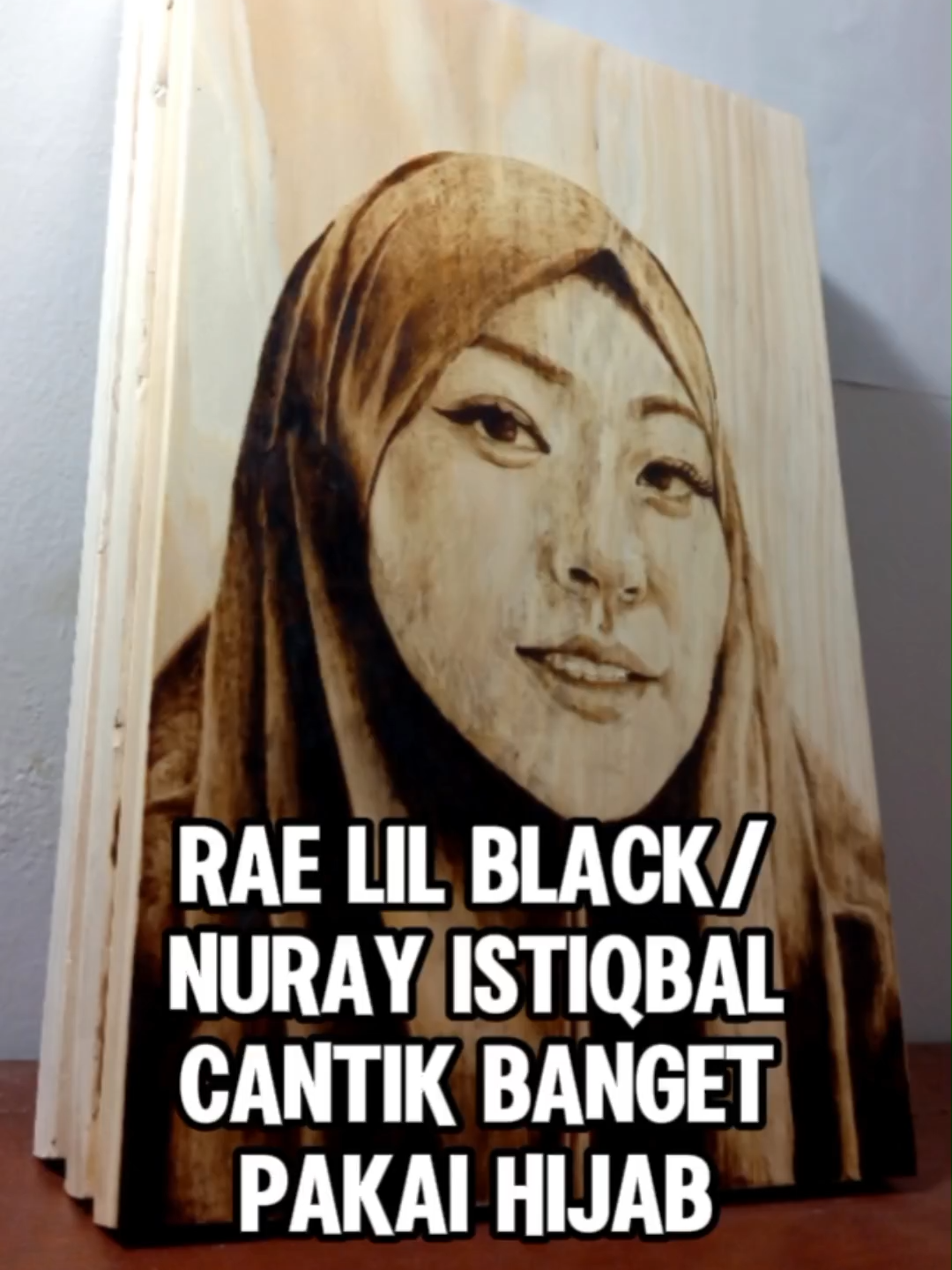 Satu cahaya terang di tempat paling gelap. @raelilblack.official  #raelilblack #nurayistiqbal #inspiratif #fyp #fypシ゚viral #fyppppppppppppppppppppppp #pyrography #woodburning