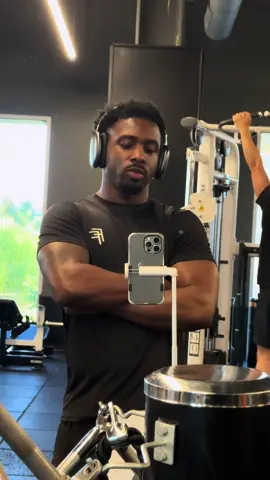 🏋🏾‍♂️