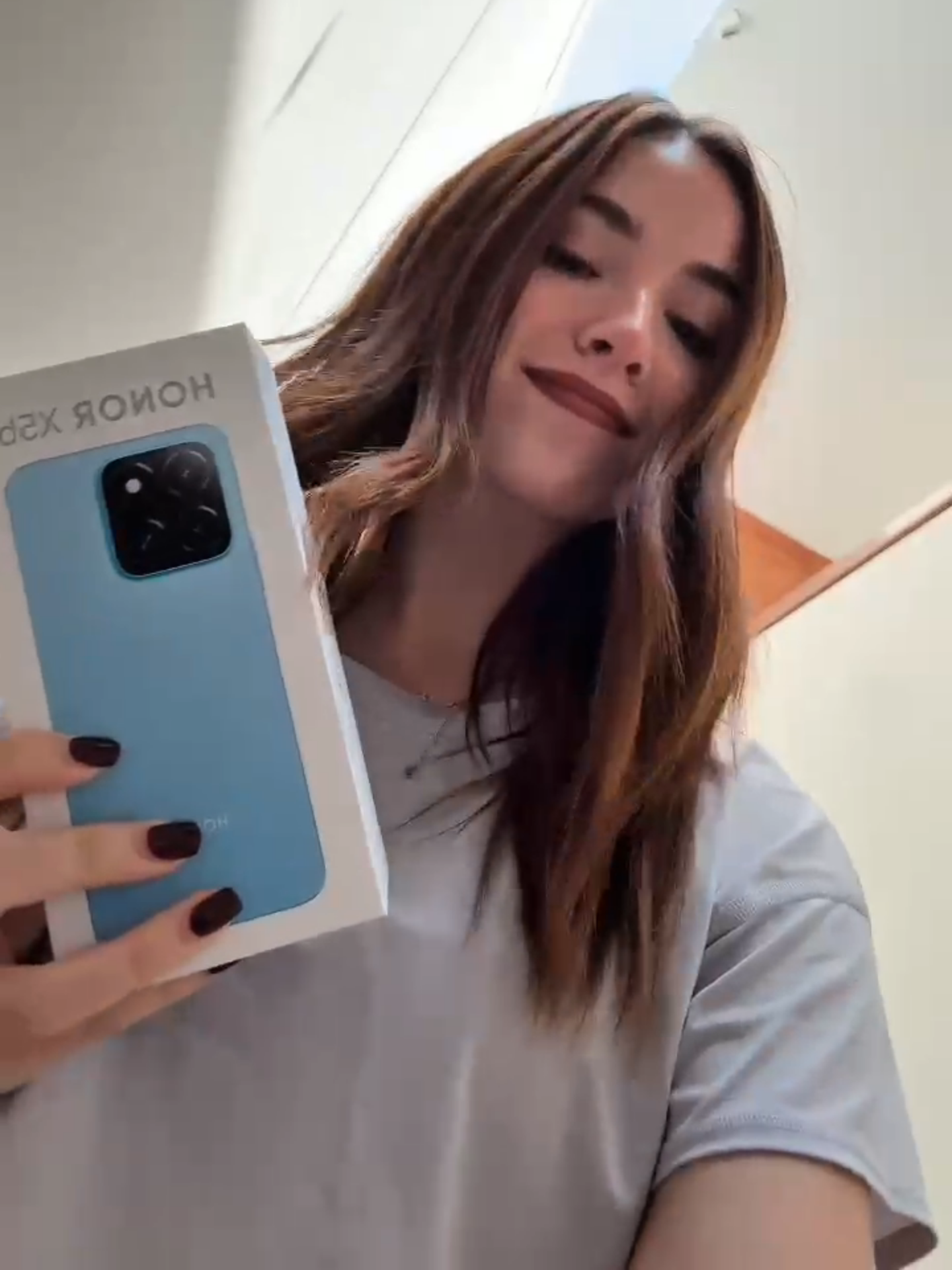 🎥💥 ¡Dale play al estilo, al rendimiento y al flow del nuevo HONOR X5B! Con un diseño que atrae miradas y una batería que no te suelta ni en tus días más intensos 🔋🔥 Este celular es tu nueva arma secreta para conquistar la rutina 😎📱 ✨ ¿Estás listx para dar el salto al HONOR que lo tiene todo? Chécalo en: https://bit.ly/4kzpyjS #Telmov #TecnologiaParaTodos #HONOR #HonorX5B #TelmovTech #CelularesChidos