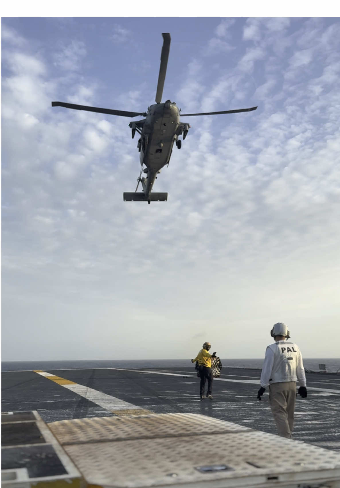 POV: COME DIRECT AN HELICOPTER WITH ME ONBOARD AN US NAVY AIRCRAFT CARRIER (CVN) 😮‍💨✍🏾 #miltok #militarylife #usnavy #deployment #foryoupage #fypシ゚viral #fypシ #fyp #fy 