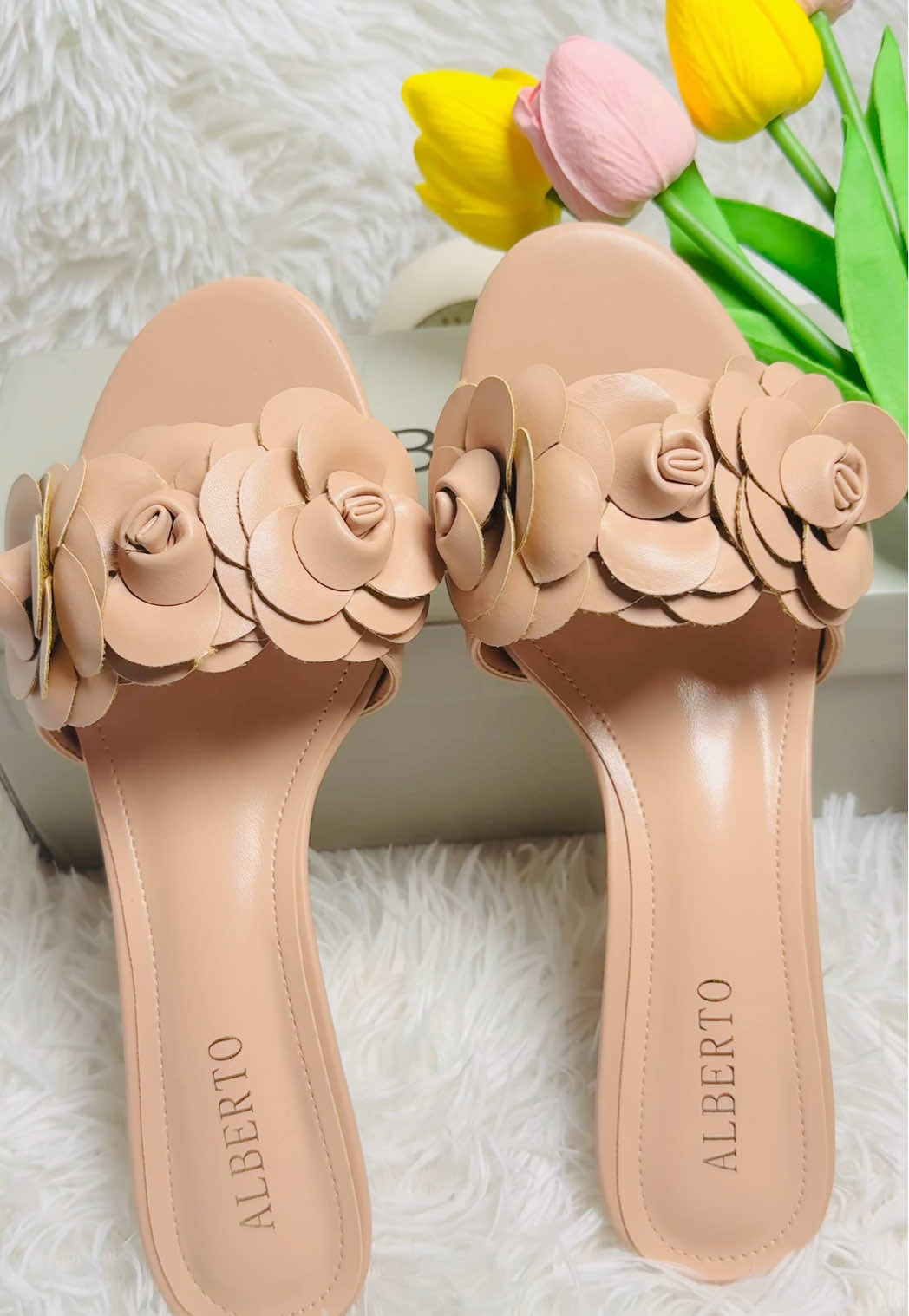 Not your average sandal. It’s Alberto.😎✨ #StyleUpgrade #TikTokFashion #OOTD #ShoeTok #StyleTok #OutfitInspo #fashionfinds  #albertosandals  #StepInStyle #WalkWithAlberto #AlbertoVibes #AlbertoOriginal #StepUpWithAlberto #stylishsteps #sandals 