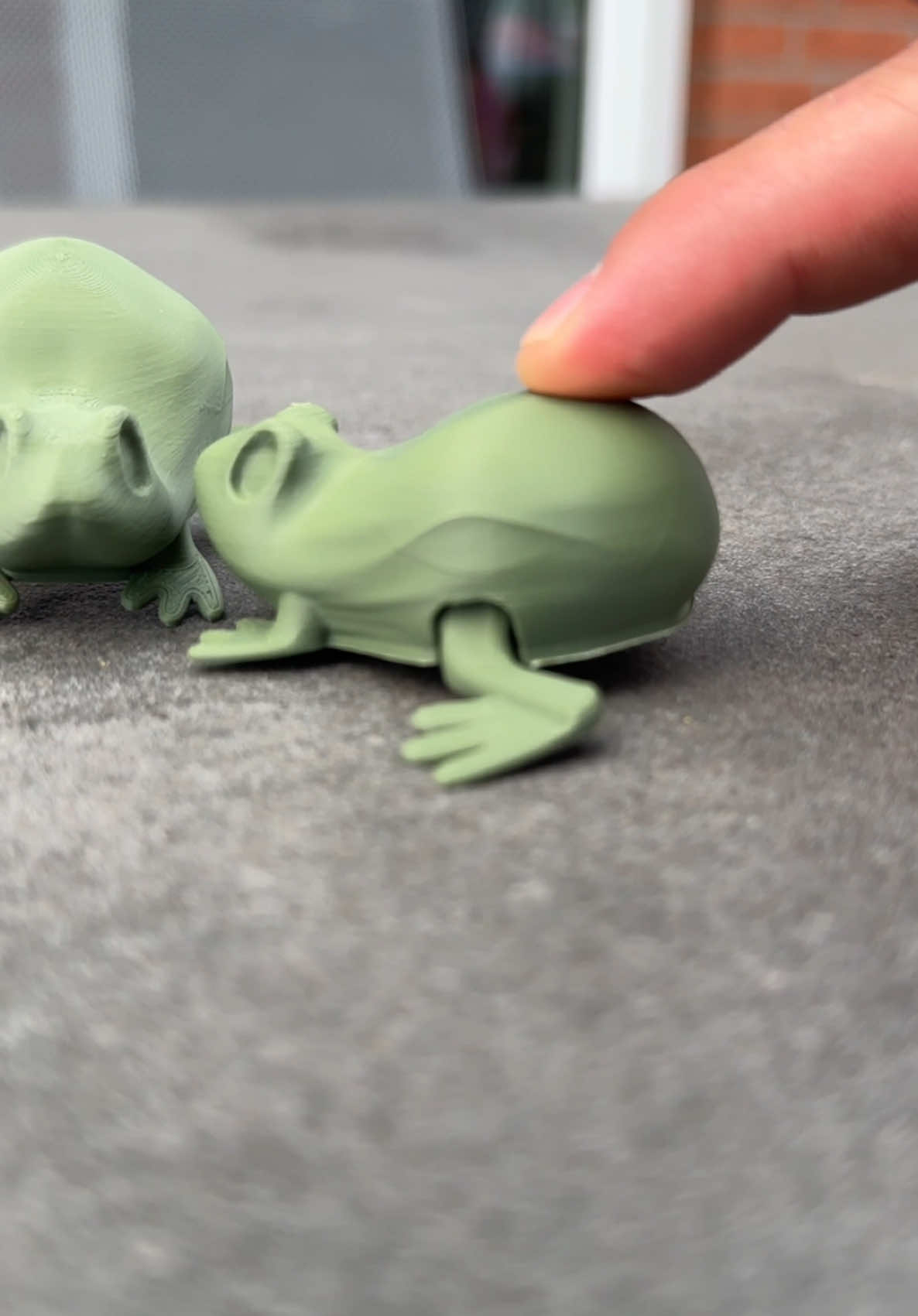 Jumping frog 🐸 #layerworks #frog #jumping #funn #fidgettoys #fidgets #toy #3dprinted #3dprinting #3dprinter #bambulab model number on makerworld: 1132066