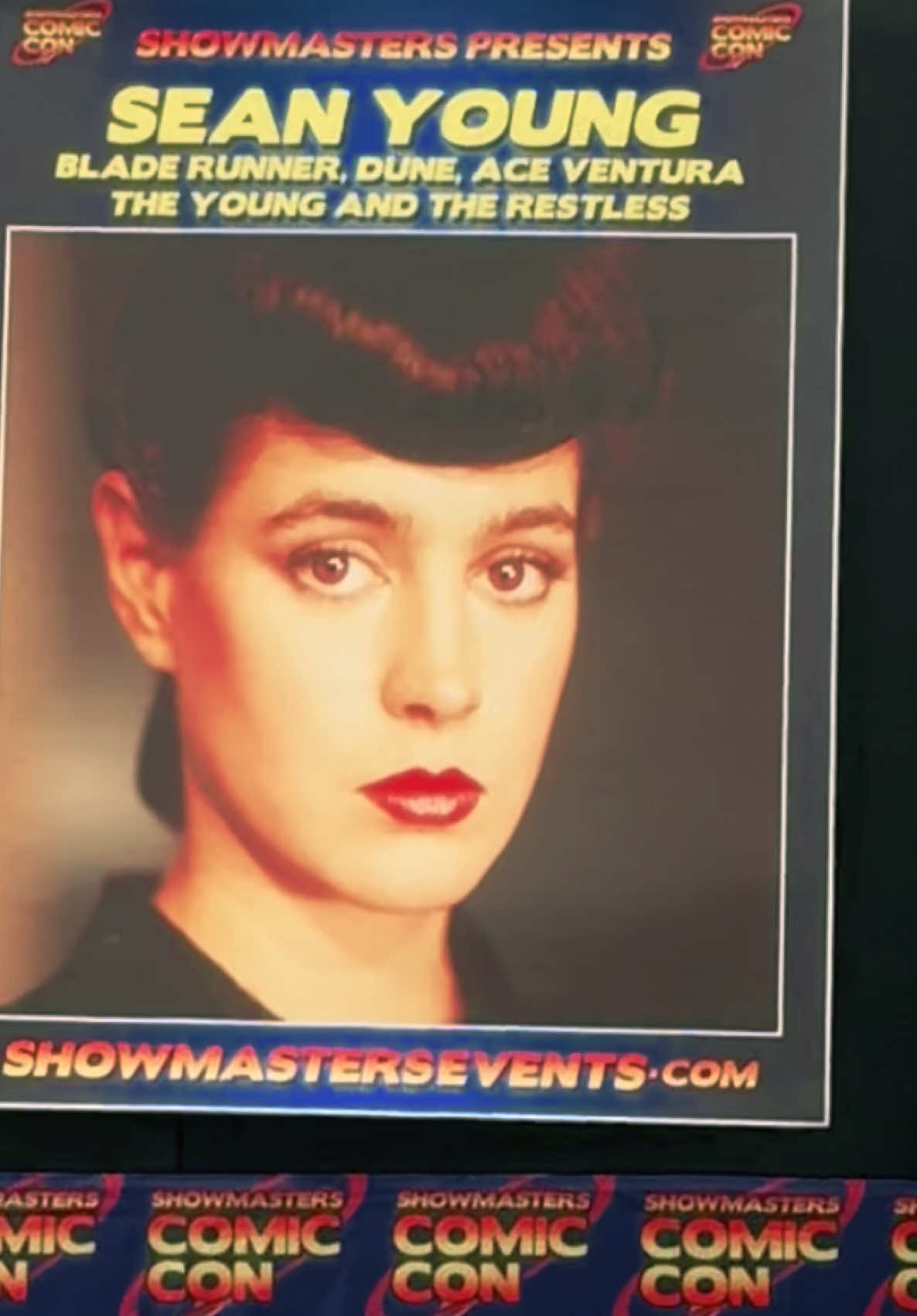 “Do you like our owl?” ||  Meeting #seanyoung who was in #bladerunner at #londonfilmandcomiccon #comiccon #rachel #scifi #showmasterscomiccon #showmastersevents 