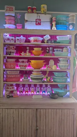 In love with the lights my hubby installed for my Pyrex display cabinet ✨️ #monday #display #pyrexlady #homedecor #cottagecore #grandmacore #pyrexpassion #pyrexdisplay #vintagestyle #antiques #pyrexcollector #pyrex #pyrextiktok #pyrexjunkie #pyrexbowls #mcm #lights #ledlights 