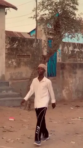 masuul kalikii Taliye 🥷 ciyaal kobol halkaa naa idi ka salaamaa 🖤🦾#fouryou #fouryourpage #soomalitiktok #funnyvideos😂  #onthisday 