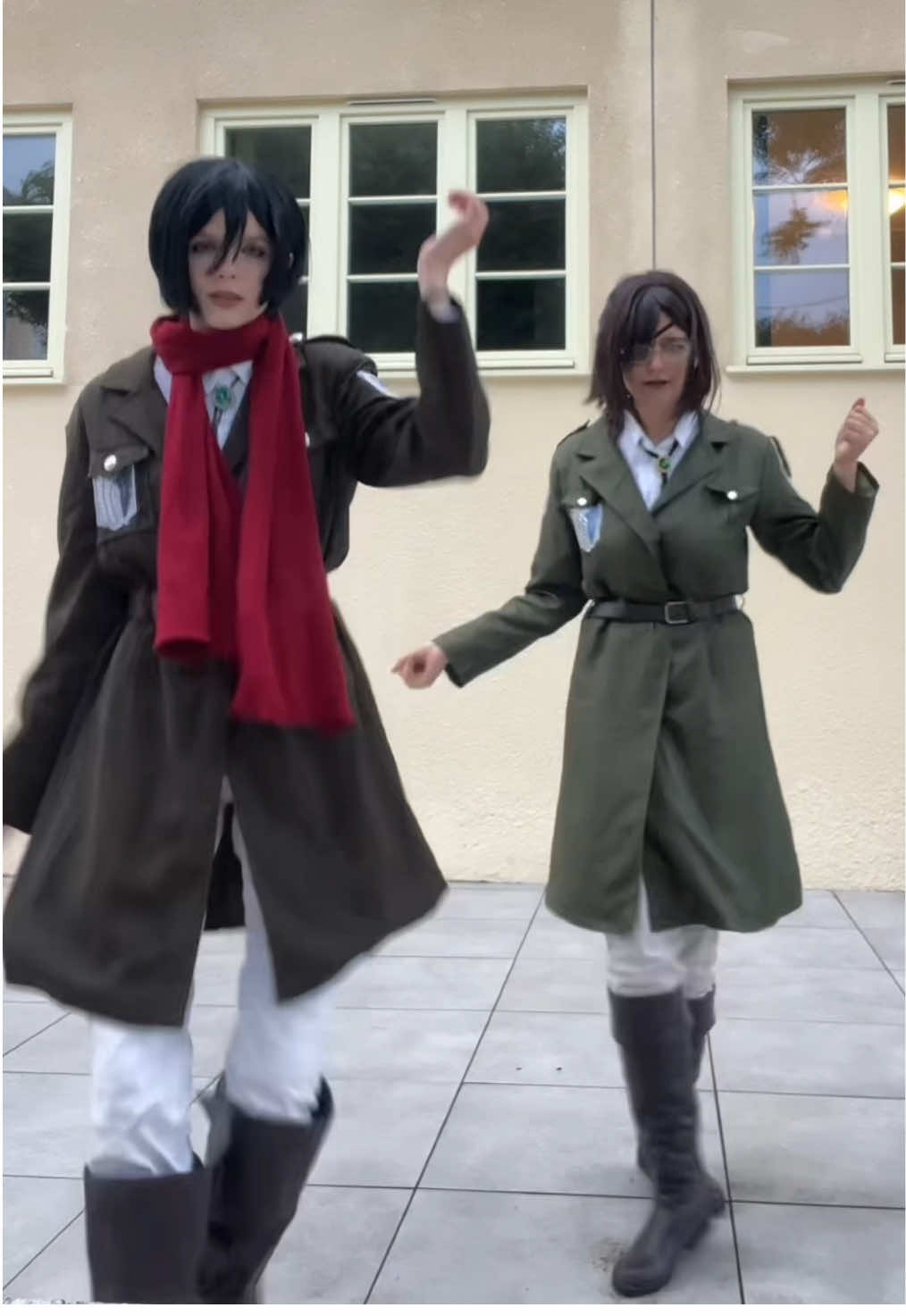 hange: @Leilo ⚔️ 🧣 #mikasaackerman #hangezoe #shingekinokyojin #attackontitanseason4 #AttackOnTitan #leviackerman #mikasacosplay #hangecosplay 