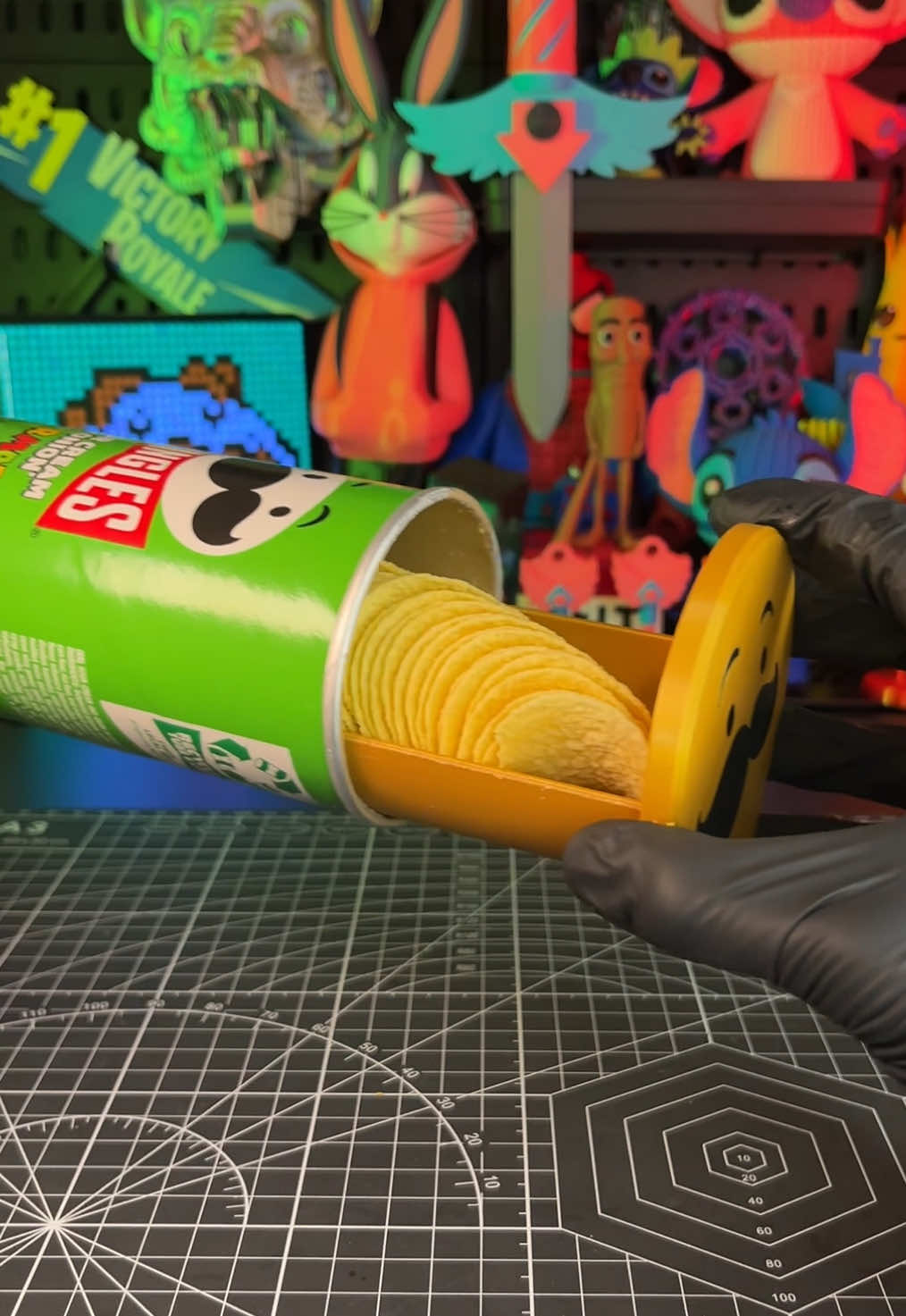 3D Printed Pringles Slider Tray with Lid🥔 📁Model STL: LINK IN BIO 🧊Build Plate: Panda CryoGrip Pro Glacier by @bigtreetech_biqu  ⏱️Print time: 1,6h ⚖️Filament: 71g Grabbing chips from the can just got 100% easier! Simply pull the handle — and the whole stack is in your hand. No crumbs, no hassle. Would you print one for yourself?👇 Don’t forget to like, subscribe, and comment on what to print next!✨ #3dprint #fyp #DIY #viral #fun #filament #bambulab #3dmodel #asmr #timelapse #toy #collectible #kitchenhack #gadget #functionalprint #kitchenlife #3dprintideas #3dtools #LifeHack #pringles #chips #snack #snacktray #musthave