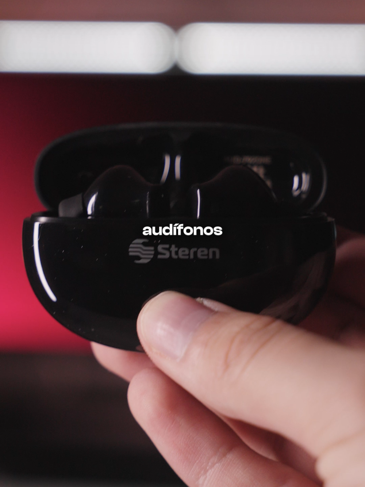 🎧 ¡Disfruta tu música sin cables con los audífonos TWS! 🔊 Sonido envolvente con True Wireless Stereo para una experiencia inalámbrica total. 👆 Control touch: Cambia canciones, contesta llamadas o activa el asistente de voz con un solo toque. 🔇 Active Noise Cancelling: Reduce el ruido externo para un sonido más puro. 🛡️ Ajuste cómodo: Gomas de silicón que se adaptan perfectamente a tus oídos. 🔋 Hasta 4 horas de música continua y recarga extra con su estuche para mayor autonomía. ¡Música sin interrupciones donde quieras! #AudífonosBluetooth #TWS #ActiveNoiseCancelling #TecnologíaSteren #SonidoPremium