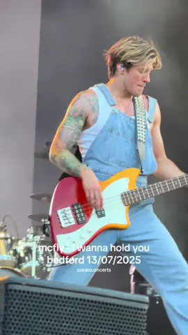 this instrumental section is so chaotic but love it every time!! #mcfly #dannyjones #dougiepoynter #tomfletcher #harryjudd #fyp #foryou #galaxydefenders #foru #stargirl #mcflytok #bedfordsummersessions #bedford 