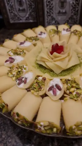 حلاوة الجبن بالقشطة العربية الطازجة بأحلا طلة وأطيب طعمة😋 #حلاوة_الجبن #حلويات #بروكار #انس_سلطان #دبي 