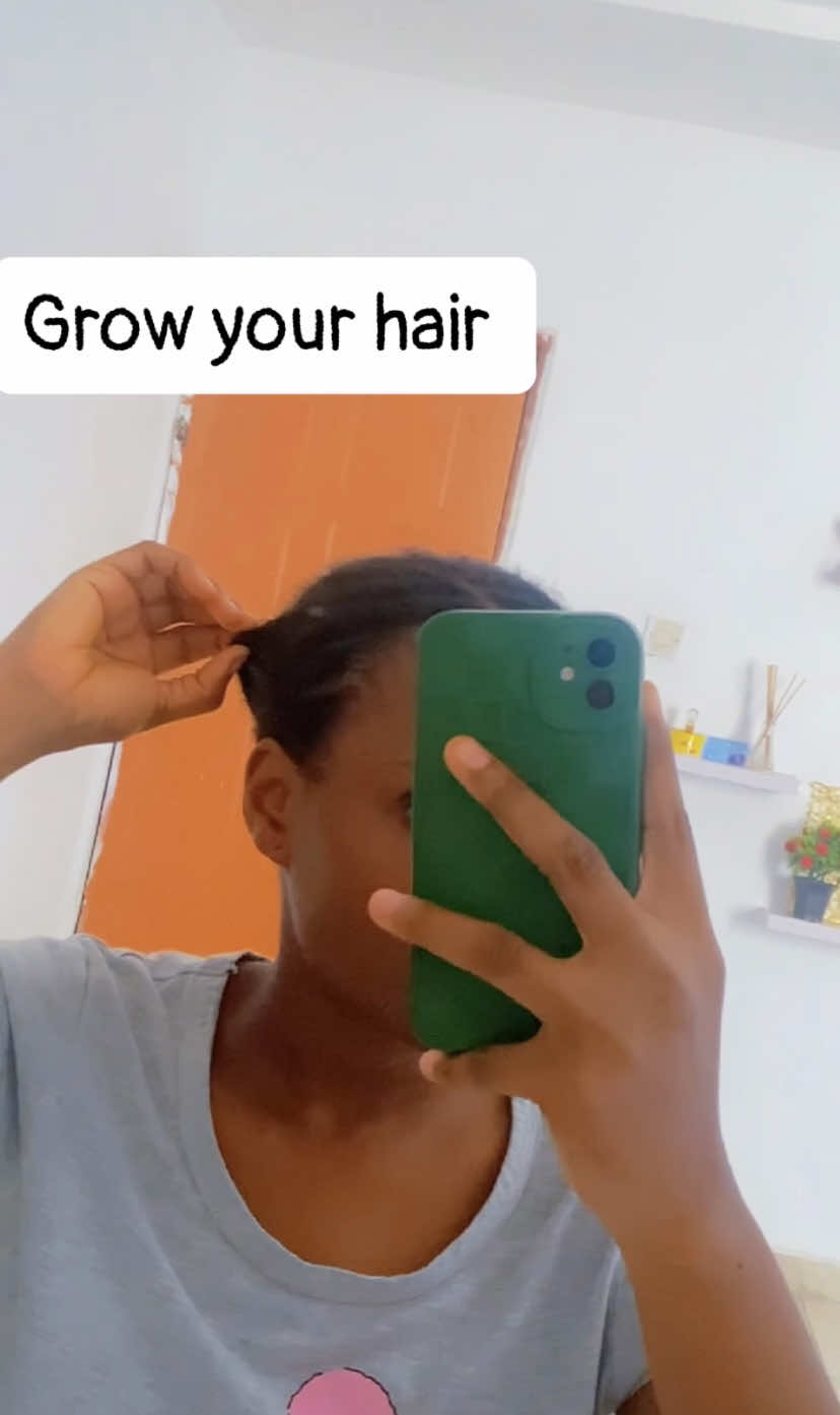 Growing your hair starts with how you detangle. What do you use to detangle your hair?  Drop it in the comments 👇 #softhair, #hairroutine, #hairtips, #haircare, #healthyhair #detanglehair, #naturalhaircare, #hairtutorials, #curlyhair, #hairtips