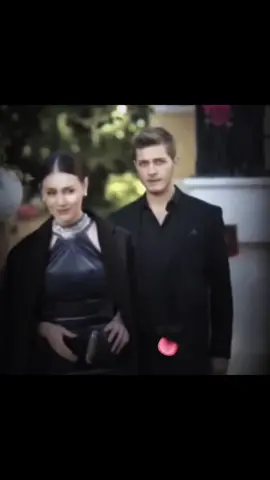 Ali gelmiş😝👅 #keşfet #fyp #kırgınçiçekler #alikomiser #fypシ #kırgınçiçeklerdizisi #ali #diziedit #buraktozkoparan #kirgincicekler #keşfetbeniöneçıkar #kesfet #edit 