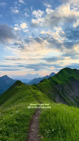10/10 experience #mountain #summit #sunset #hike #Hiking #sunsethike #perfect #sun #happy #austria #Love #fyp #fürdich #foru #fy #foryoupage❤️❤️ #unbelievable #pretty #grateful 