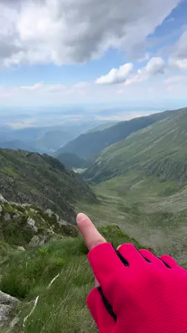 P’acolo, p’acolo si apoi ocolirăm 😹 #montain #hike #viral #memestiktok #liveforthechallenge #custurasaratii #fagaras #negoiu #serbota #HealingJourney 