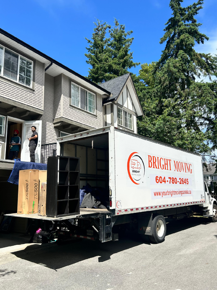 Your Bright Moving Canada in Action! Our expert movers moving a townhouse in Surrey using a 5-ton tailgate truck —  through the balcony! We proudly serve Surrey, Vancouver & nearby areas with safe, fast, and professional moving services. ਸਾਡੇ ਮਾਹਿਰ ਮੂਵਰਜ਼ 5-ਟਨ ਟੇਲਗੇਟ ਟਰੱਕ ਨਾਲ ਟਾਊਨਹਾਊਸ ਅਨਲੋਡ ਕਰ ਰਹੇ ਹਨ — ਬਾਲਕਨੀ ਰਾਹੀਂ ਵੀ! ਅਸੀਂ ਸਰੀ, ਵੈਨਕੂਵਰ ਅਤੇ ਆਲੇ ਦੁਆਲੇ ਦੇ ਖੇਤਰਾਂ ਵਿੱਚ ਤੇਜ਼, ਸੁਰੱਖਿਅਤ ਤੇ ਭਰੋਸੇਮੰਦ ਮੂਵਿੰਗ ਸੇਵਾਵਾਂ ਪ੍ਰਦਾਨ ਕਰਦੇ ਹਾਂ। हमारे एक्सपर्ट मूवर्स 5-टन टेलगेट ट्रक से टाउनहाउस अनलोड कर रहे हैं — यहाँ तक कि बालकनी से भी! हम सुर्री, वैंकूवर और आसपास के क्षेत्रों में तेज़, सुरक्षित और प्रोफेशनल मूविंग सेवाएं देते हैं। #YourBrightMovingCanada #SurreyMovers #VancouverMovers #BCMovers #TownhouseMove #BalconyMove #5TonTruck #TailgateTruck #ProfessionalMovers #MovingExperts #ResidentialMoving #HomeRelocation #TruckUnloading #FurnitureDelivery #LocalMovers #MovingCompanyCanada #MovingSolutions #SafeMoving #EfficientMoving #CanadianMovers #ਮੂਵਿੰਗਸੇਵਾ #ਸਰੀਮੂਵਰਜ਼ #ਵੈਨਕੂਵਰਮੂਵਰਜ਼ #ਭਰੋਸੇਮੰਦਮੂਵਰਜ਼ #ਟੇਲਗੇਟਟਰੱਕ #ਪ੍ਰੋਮੂਵਰਜ਼ #ਘਰਦੀਸ਼ਿਫਟਿੰਗ #ਕੈਨੇਡੀਅਨਮੂਵਰਜ਼ #मूविंगसेवा #सरेमूवर्स #वैंकूवरमूवर्स #प्रोफेशनलमूवर्स #विश्वासनीयसेवा #टेलगेटट्रक #घरेलूमूविंग #कनाडामूवर्स 
