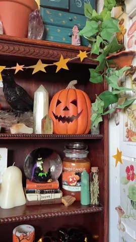 got this lil vintage 70’s bookshelf from marketplace hehe, it’s perfect for some of my halloweeny bits!! 🍂🎃🍄‍🟫🌻 #witchcraft #witchtok #greenwitch #forestcore #forestcoreaesthetic #goblincore #goblincoreaesthetic #whimsical #whimsicaldecor #witchydecor #halloweendecor #autumndecor #mushroomdecor #celestialdecor #crystals #halloween #foryoupage #fyp 