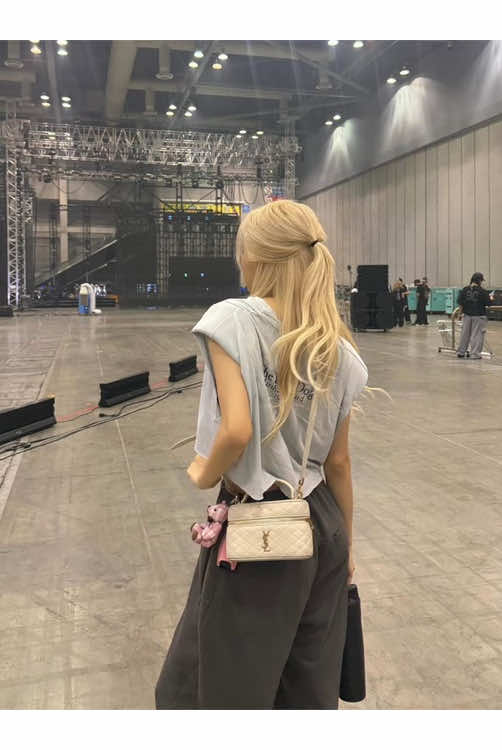#CHAELISA Senin için burada olacağımı bilmelisin.||Senii çok seviyorumm iyii kii varsınn bana yazmanı çok seviyorumm seninle konuşurkenn sanki başka bir evrende gibi hissediyorum sadece ikimizin olduğuu o evren senn benimm güneş ışığımsınn gitme hep benimle oll.Banaa yazman benimm çok hoşuma gidiyor bana bunu yapalım mıı dediğinde bana gününü anlattığında bana sorular sorduğunda bana yazdığın her kelime çok hoşuma gidiyorr.Sen hep mutlu olll hep o mükemmel yüzün gülsünn.I LOVE YOUU For;@あ┊⊹.mᥲrs౿ᥣ '🖤 ୭ ࣪ ˖:  #rosiieewxq #foryoupage #viral #keşfet #fyp #rosezehrakarısı🌟 #AzrakalpZehra #AzEh🏡 #Rose #lütfenkeşfeteçıksın #fyp5266m #bpwkpp 
