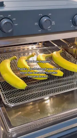 All the flavor without the wait 🍌💛 #KitchenHacks #LifeHack #lifehacks #banana #bananabread #airfryer #airfryerhack #ourplace #fypシ゚viral 