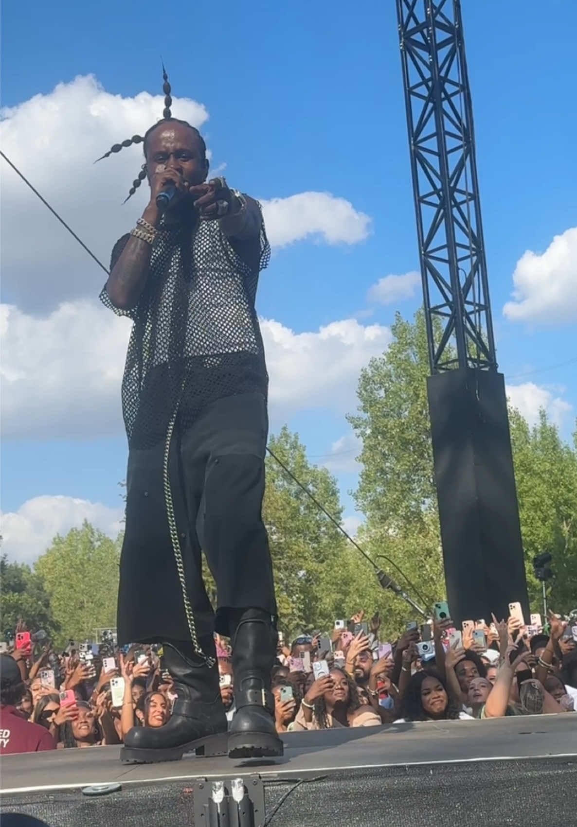 @Popcaan 🤌🏽🤌🏽🤌🏽 #fyp #wireless #popcaan #vybzkartel #wirelessfestival #drake 