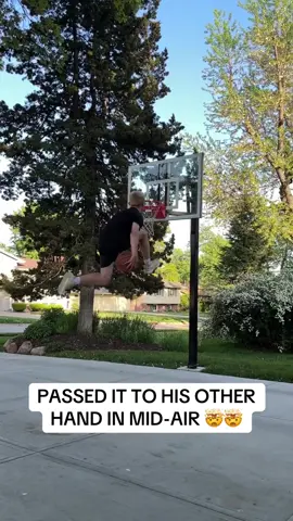 OH MY. 👀🔥 (hoopinnate/IG) #basketball #bball #dunk #hoops #hooper 