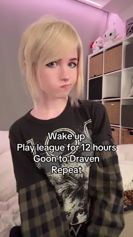 Ik we all do this tho #leagueoflegends #draven 