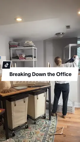 And the moving process begins again! Cheers to a busy week. I will keep you guys updated on the move! Still questioning how 2 people, 1 cat and my business are going to fit into a 700 square foot apartment😅.  🏷️ #SmallBusiness #smallbusinesscheck #moving #philadelphia #movingout #tshirtbusiness #tshirtbusinessowner 