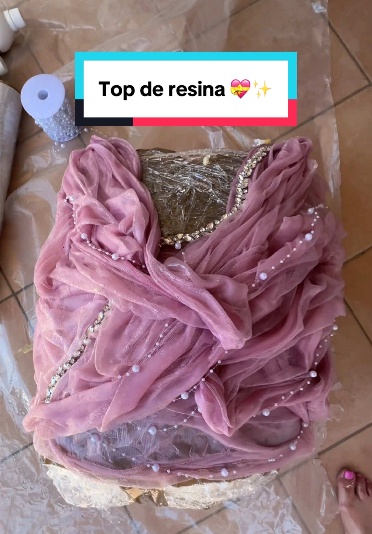 Que ganas tengo de que la resina epoxy se seque 💝😭💘 para ver como queda el top