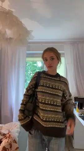 🍂 🍂  #autumn #sweater #fashion #outfit #fallseason #foru #fyp 