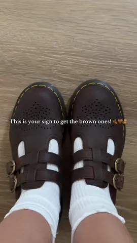 Perfect fall shoe this brown color is so pretty! 🤎🍂😭#fyp #fallaesthetic #fall #falloutfits #aesthetic #drmartens #foryou 