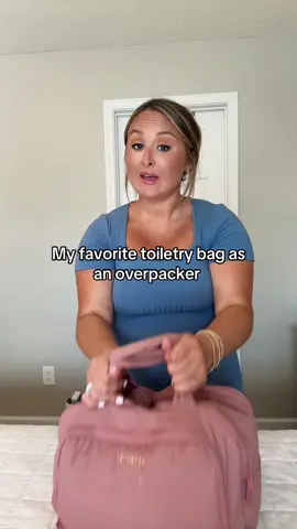 My favorite toiletry bag!! Calling all overpackers, this one’s for you 🤩 #toiletrybag #bagsmart #toiletry #packwithme #packing #overpacking #travelessentials 