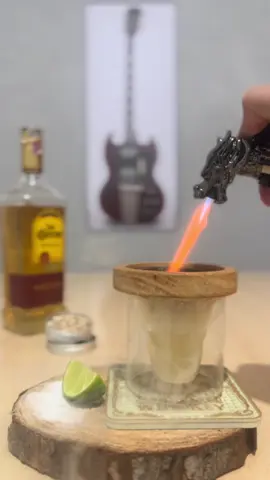 Wait for it 🥃🇲🇽 #josecuervo #smokedrink #drink #cocktails #bebidas #bar #classicalmusic #cocktailbar #smoke 