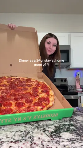 Pizza nighttttt #meal #mealideas #easymeal #easymeals #easymealideas 