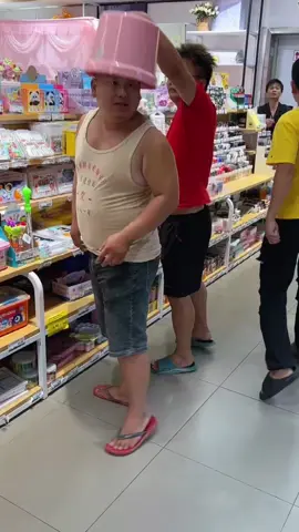 Who took my straw hat?#Funny #Amuse #foryou #tiktok #fyp 