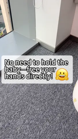 No need to hold the baby-free your hands directly!🤗#inflatableseat #july #parentinghacks #sunprotection #kidsplay #travelwithbaby 
