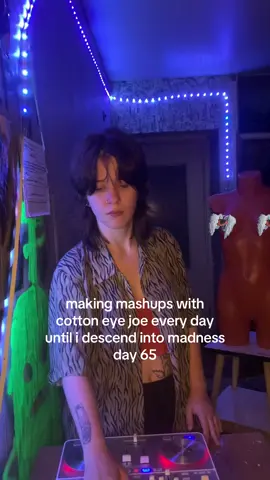 i'm so sorry @Radiohead. feel free to write songs you wanna hear with cotton eye joe in comments. #radiohead #creep #fyp #cottoneyejoe #rec #cursed #mashup
